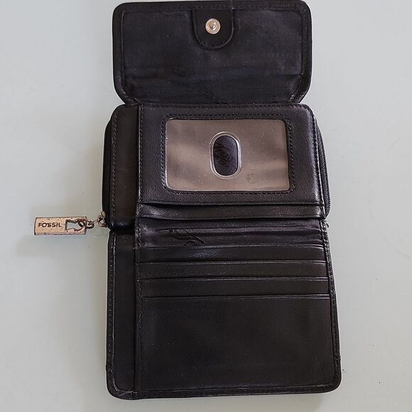 Fossil Leather Wallet - Picture 2 of 9